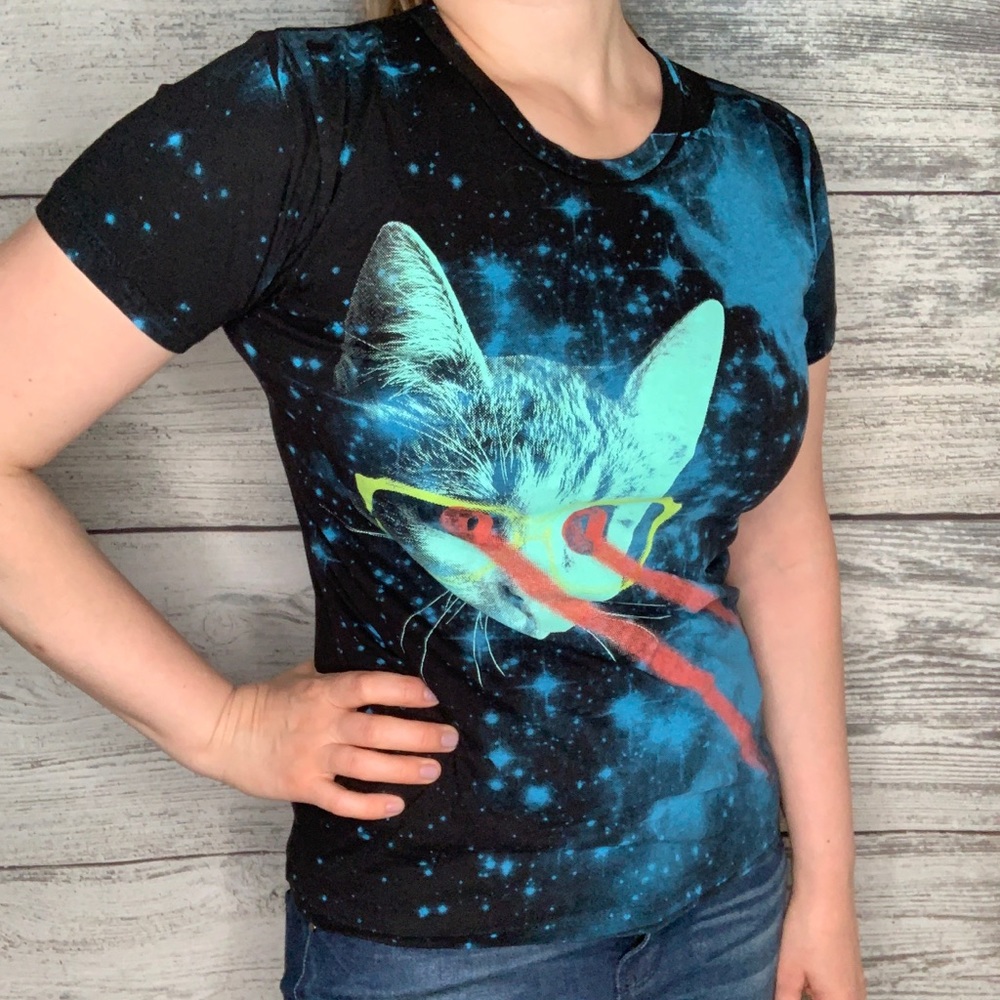 Treadless Burnout Cat Laser Eyes T-shirt Size L